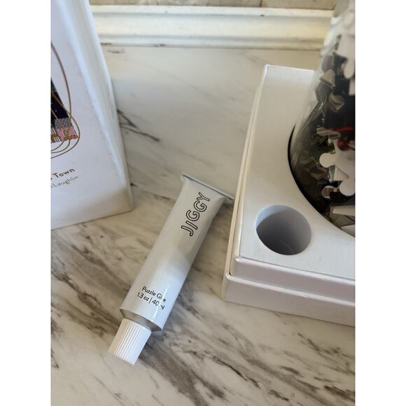 Jiggy 800-Pc Jigsaw Puzzle “Christmas town” - Frameable Premium Holiday Gift Set - Picture 8 of 8